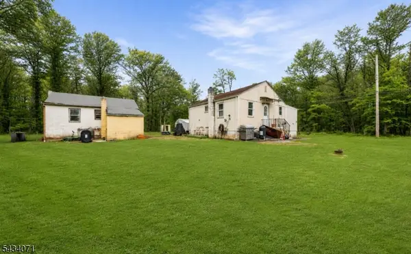 107 Oak Grove Rd, Raritan Twp., NJ 08822