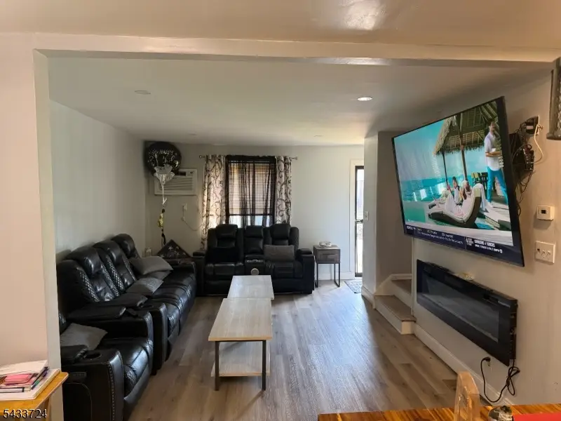 27 Melmore Gdns, East Orange, NJ 07017 - #3