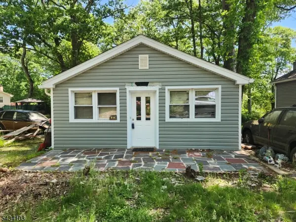 13 E Madison Trl, Hopatcong Boro, NJ 07843