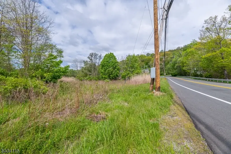 28 Brooklyn Stanhope Rd, Hopatcong, NJ 07874 - #2