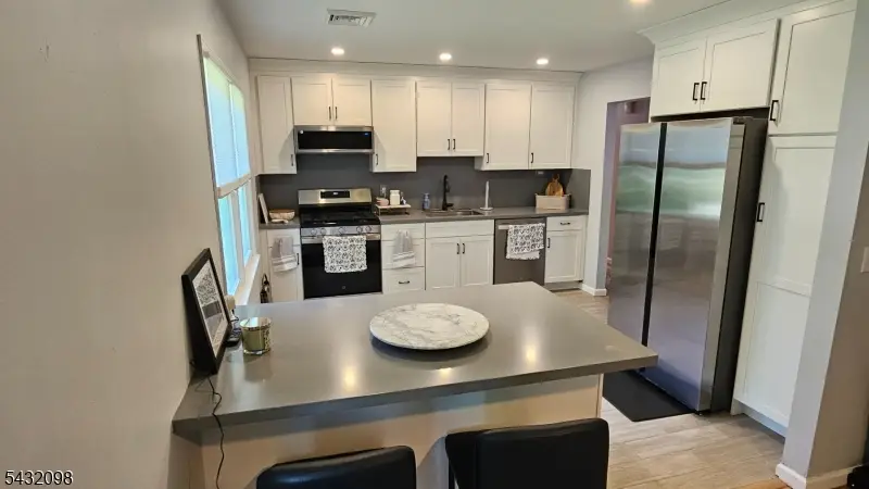 8 Hillside Rd, Beattystown, NJ 07840 - #3