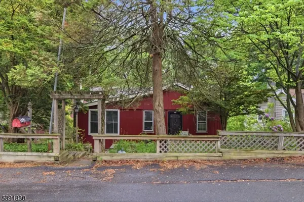 193 Monroe Trl, Hopatcong Boro, NJ 07843