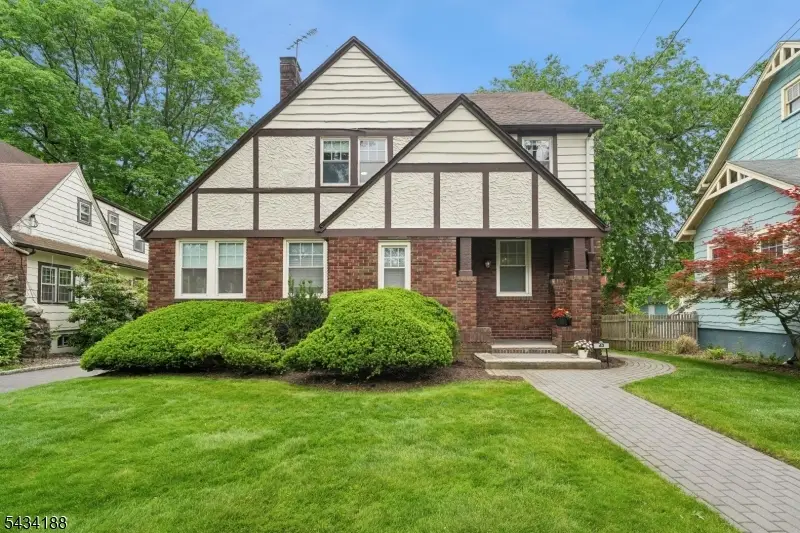 43 Burr Rd, Maplewood, NJ 07040 - #1
