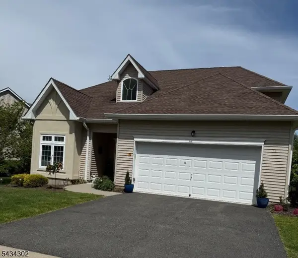 22 Bluffs Ct, Hamburg Boro, NJ 07419