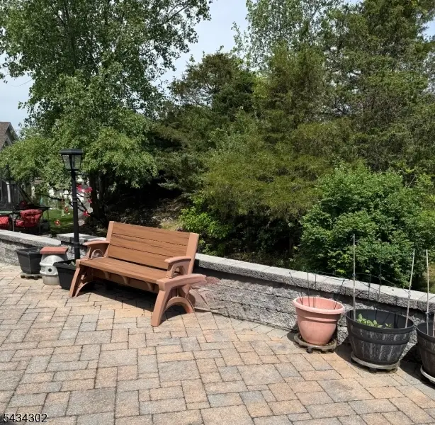 22 Bluffs Ct, Hamburg, NJ 07419 - #2