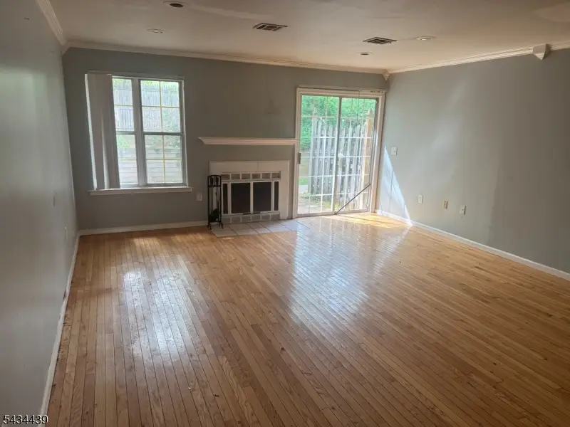 1087 Oakcroft Ln, Franklin, NJ 08873 - #2