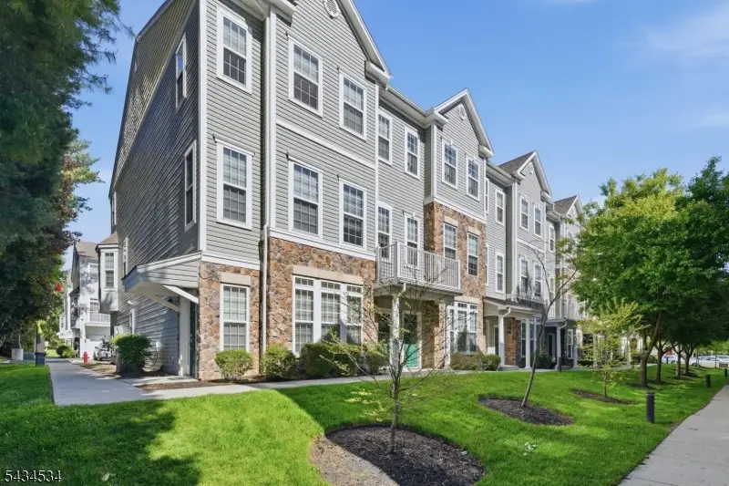 13 Dahlia Ln, Garfield, NJ 07646 - #1