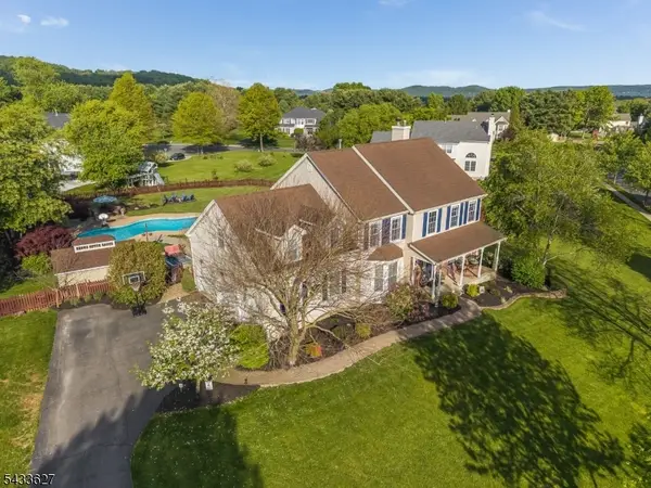 15 Foxwood Ln, Lopatcong Twp., NJ 08865