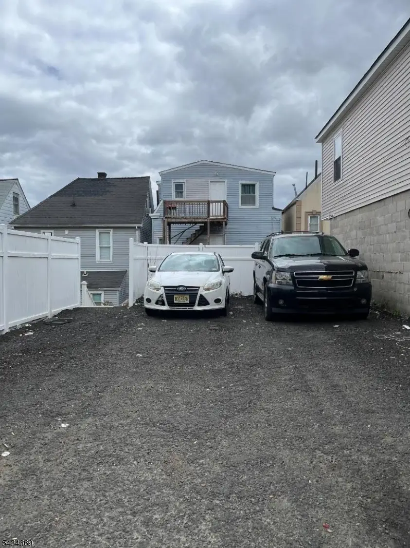 86 Oraton St, Newark, NJ 07104 - #3