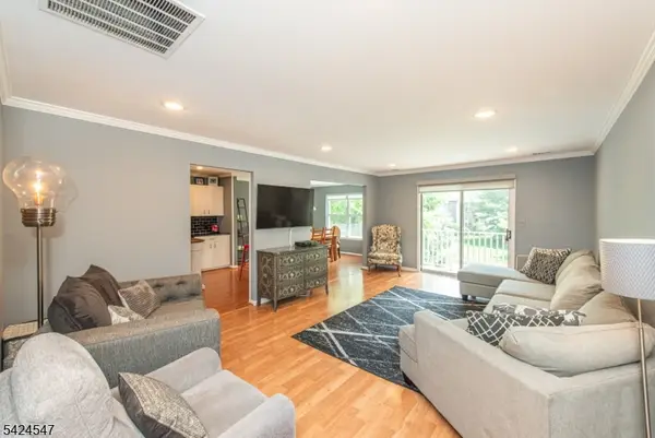 4 Katie Ct, East Hanover Twp., NJ 07936