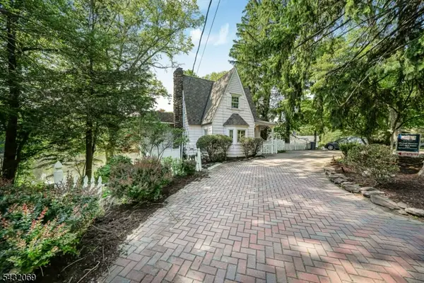 716 Colonial Rd, Franklin Lakes Boro, NJ 07417