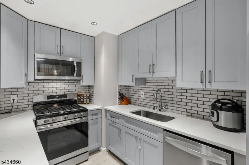 217 Vasser Dr, Piscataway, NJ 08854 - #1