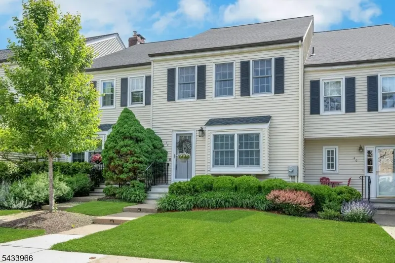 38 Essex Dr, Mendham, NJ 07945 - #2