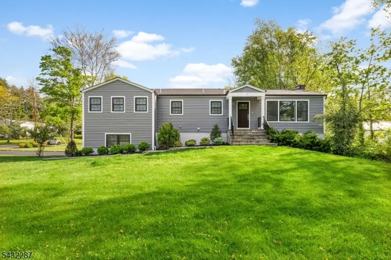 3 Hoffman Ct, Morris, NJ 07960 - #1