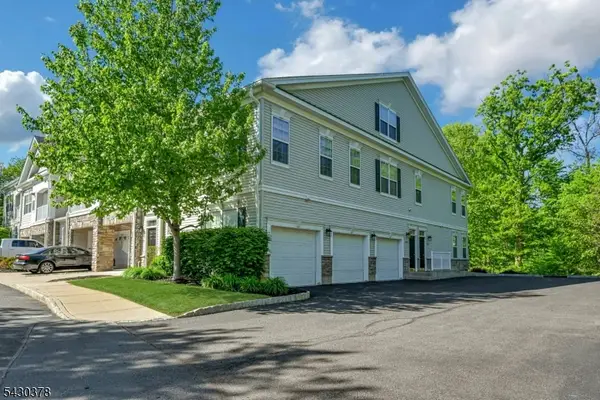909 Brook Hollow Dr #909, Hanover Twp., NJ 07981