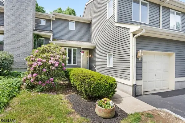 15 Saint Andrews Ln, Clinton Twp., NJ 08801