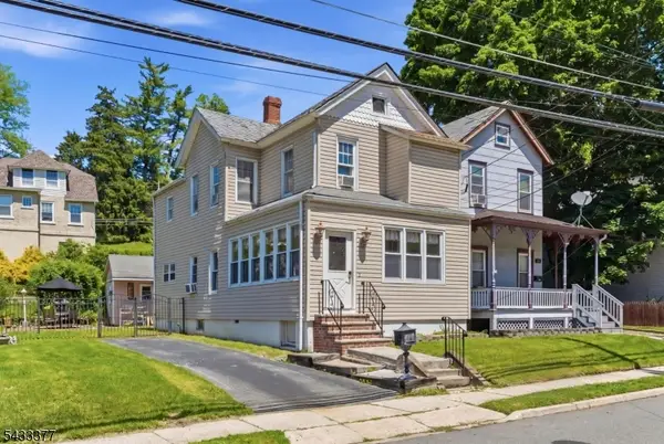 88 1/2 Madison St, Newton Town, NJ 07860