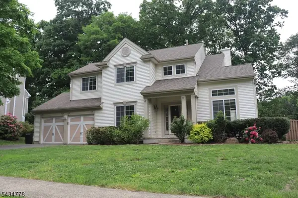 6 Crestwood Cir, Mount Olive Twp., NJ 07828