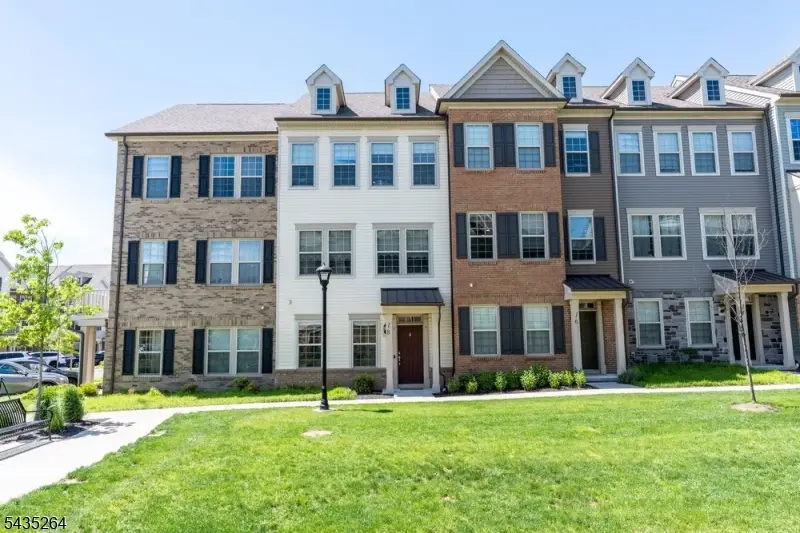 18 Cortland Ct, Livingston, NJ 07039 - #1