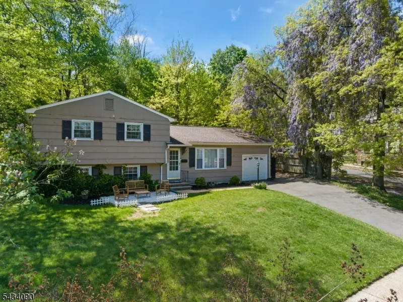 28 Ethan Dr, New Providence, NJ 07974 - #3