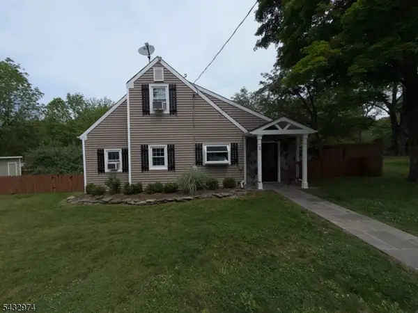 2 Sloan Ln, Lebanon Boro, NJ 08801