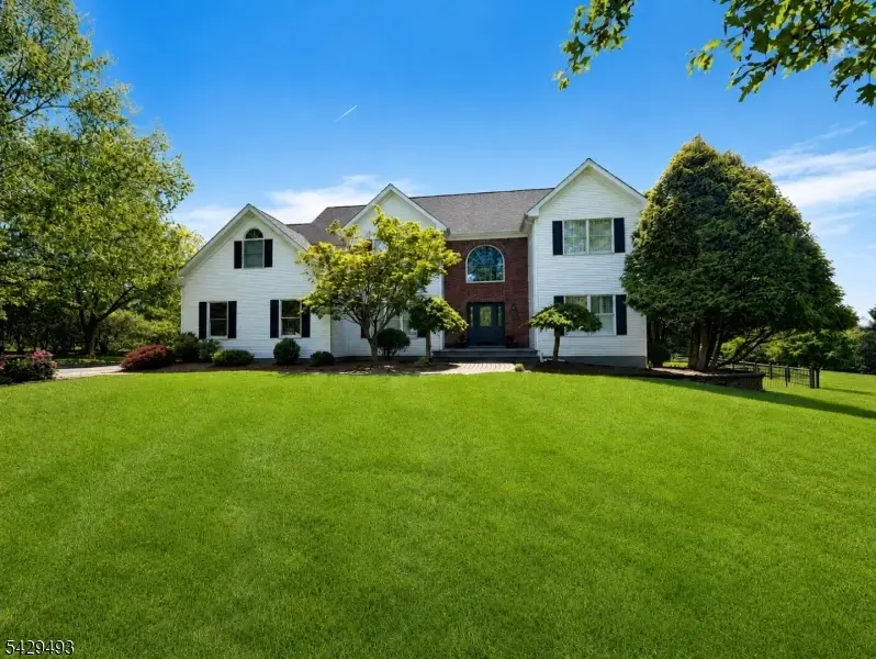 38 Grove Farm Rd, Pittstown, NJ 08867 - #1