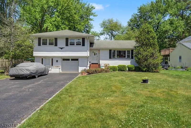 6 Hilltop Ave, Clark, NJ 07066 - #1