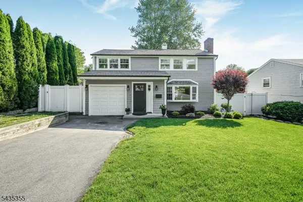 35 Stuart St, Waldwick Boro, NJ 07463