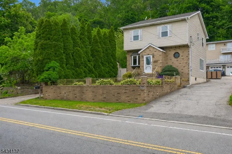 562 Valley Rd, Clifton, NJ 07013 - #3