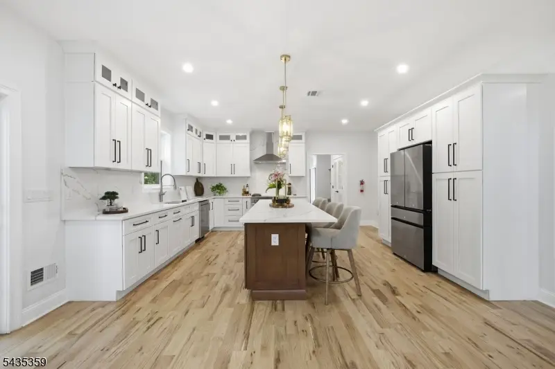 21 Kuntz Ave, Berkeley Heights, NJ 07922 - #3