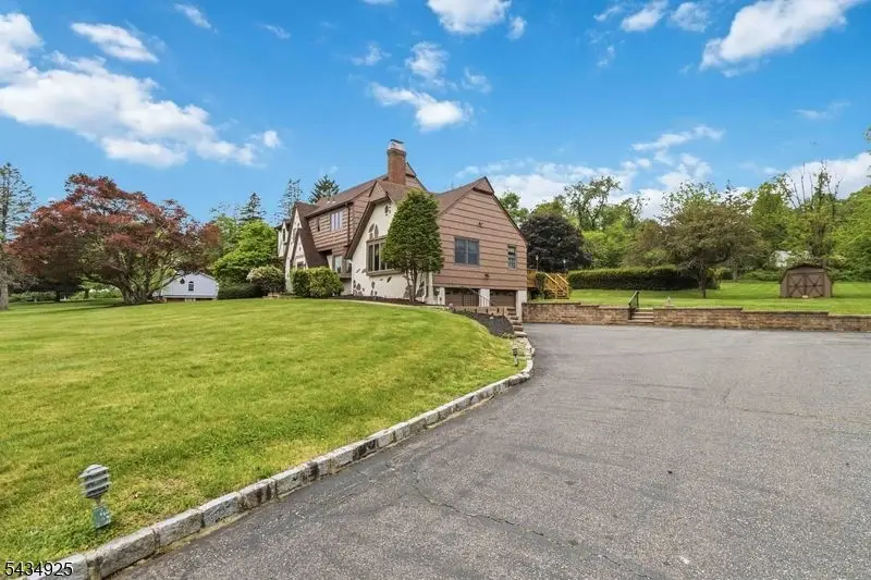 5 Twin Brooks Trl, Chester, NJ 07930 - #3