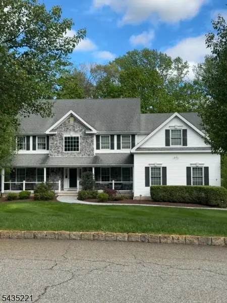7 Natures Ct, Mount Olive Twp., NJ 07836