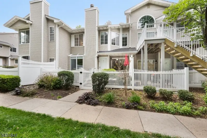 33 Crestmont Road, The Hills, NJ 07921 - #3
