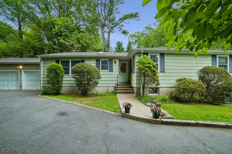 137 Beekman Rd, Summit, NJ 07901 - #1