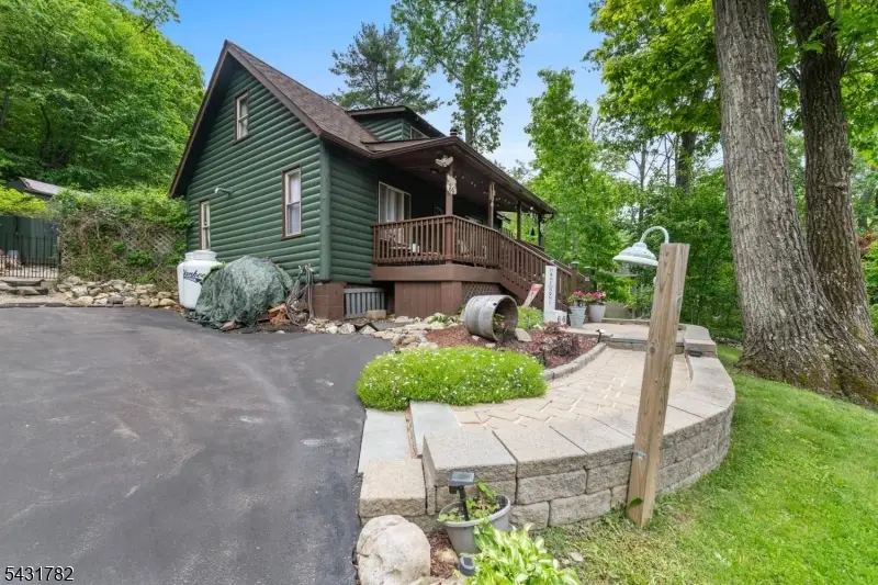 66 Fairlawn Dr, Upper Greenwood Lake, NJ 07480 - #3