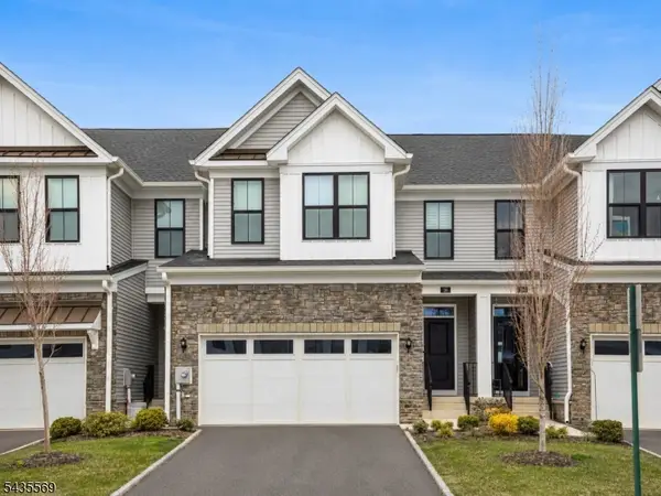 26 Wisteria Ct, Monroe Twp., NJ 08831