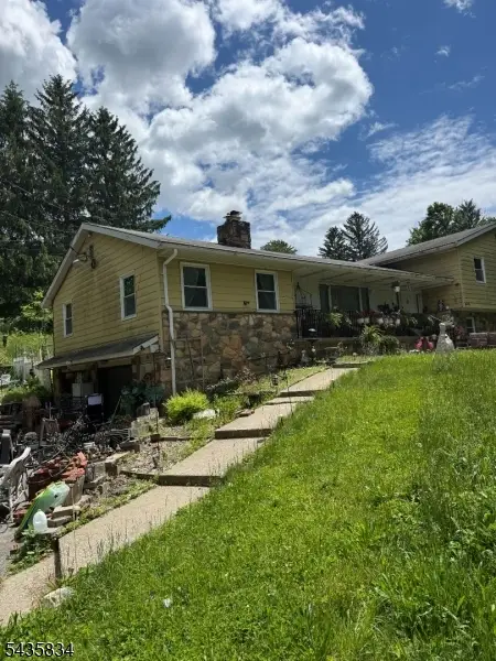 364 Scott Rd, Franklin Boro, NJ 07416