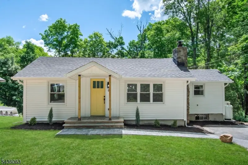 8 Shawondasee Rd, Vernon, NJ 07422 - #1