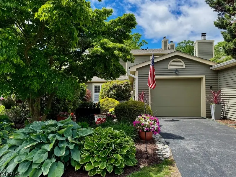 11 Old Fourth Dr, Oak Ridge, NJ 07438 - #1