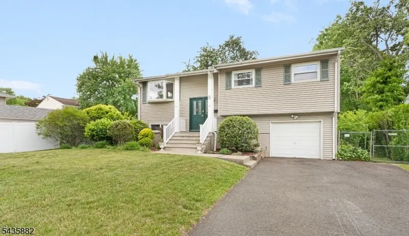 8 Robin Rd, Somerville, NJ 08876 - #1