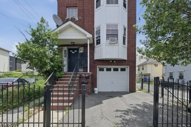 606 S 19th St, Newark, NJ 07103 - #1