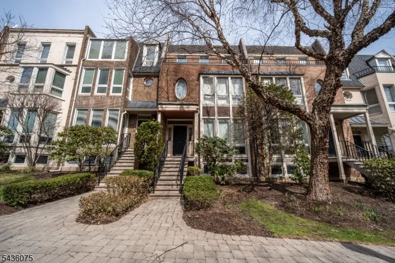 130 Kensington Dr, Fort Lee, NJ 07024 - #2