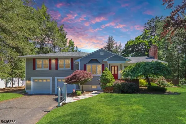 785 Lamberts Mill Rd, Westfield Town, NJ 07090