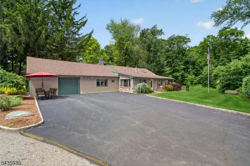 11 Rocky Point Rd, Hewitt, NJ 07421 - #3