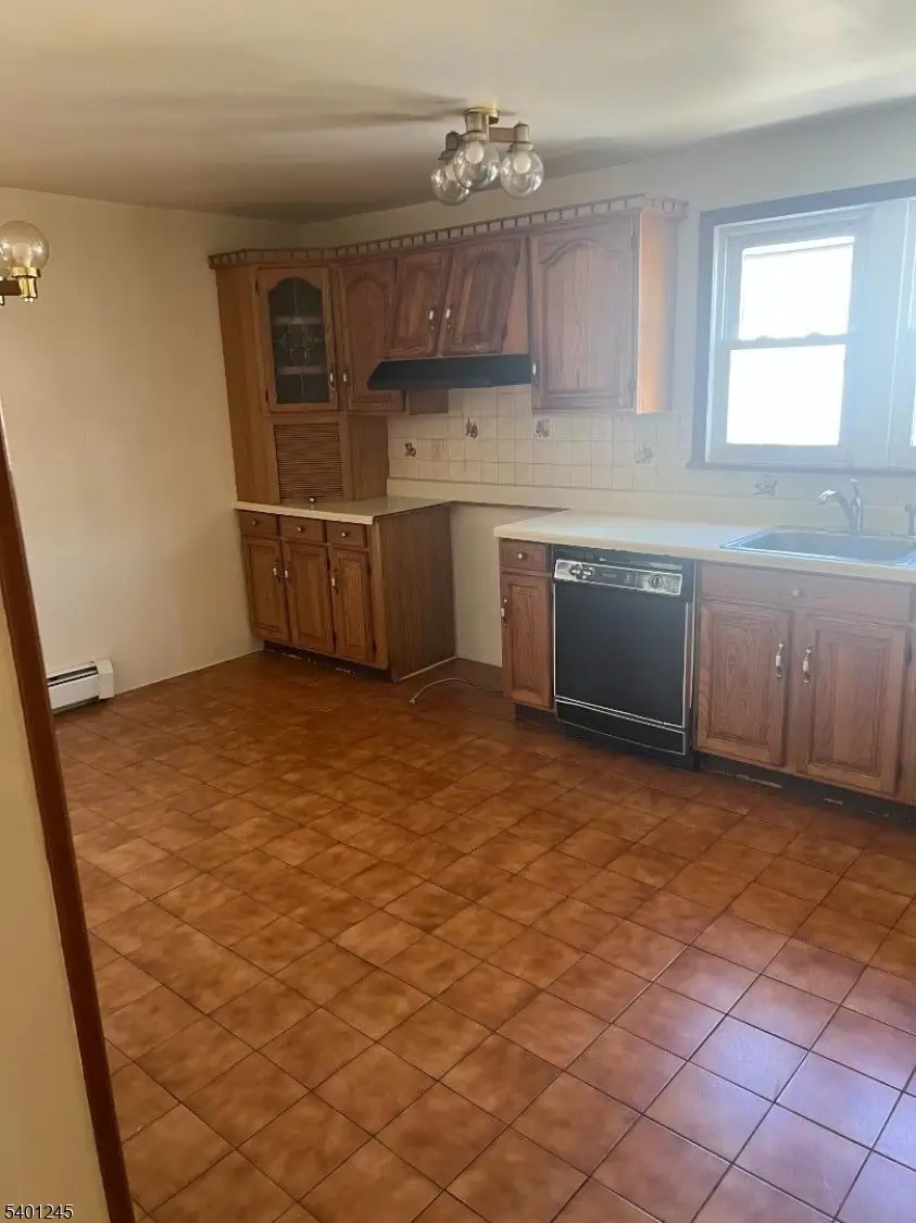 195 Walnut St, Newark, NJ 07105 - #1