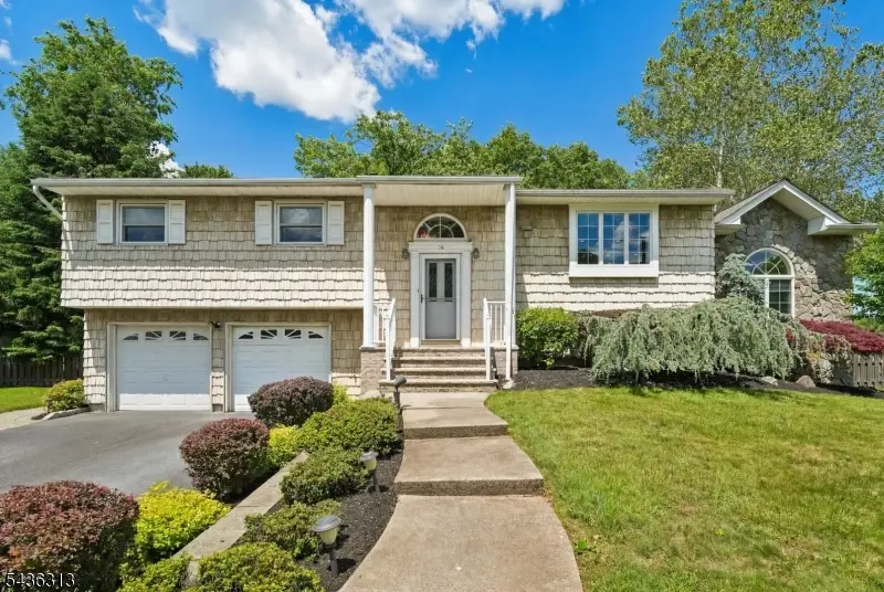 18 Mary Ellen Dr, Edison, NJ 08820 - #1