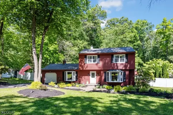 7 Crest Dr, Washington Twp., NJ 07853