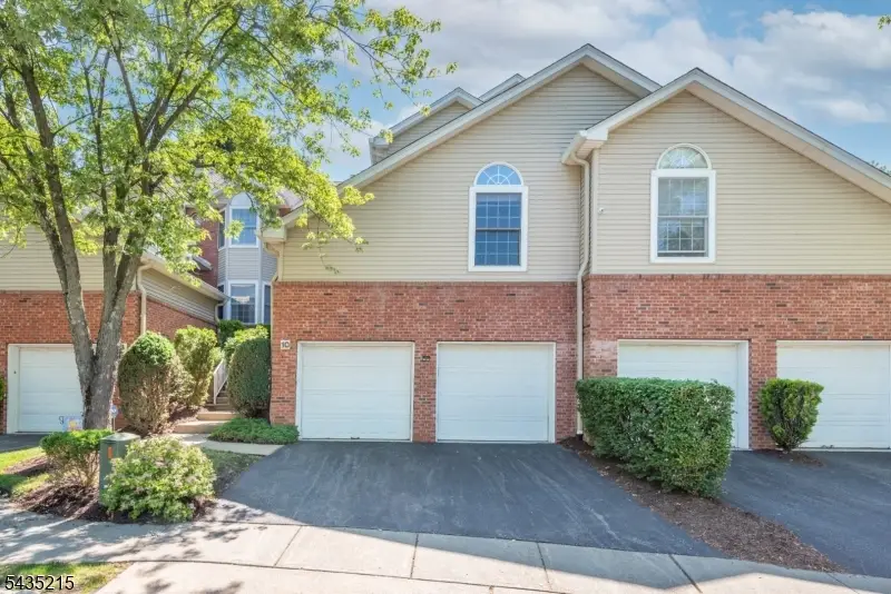 10 Ebersbach Ln, Roseland, NJ 07068 - #1