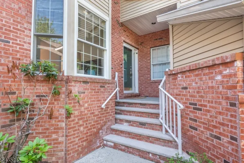 10 Ebersbach Ln, Roseland, NJ 07068 - #3