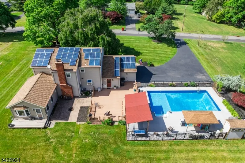 8 Garrett Dr, Raritan, NJ 08822 - #3